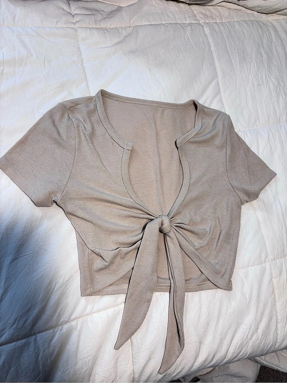 Tie-Front Short Sleeve Crop Top in Beige Like New